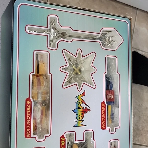 Voltron 30th Anniversary Collector's Set - Picture 8 of 10